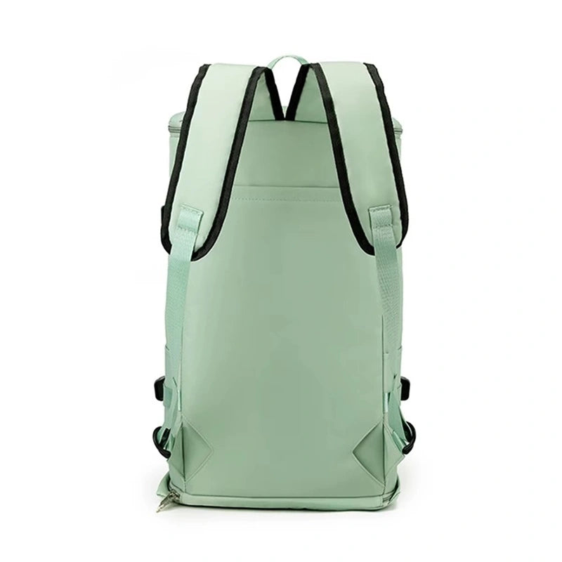 Sac à dos sport grand volume vu de dos, avec larges bretelles confortables et design épuré vert menthe.