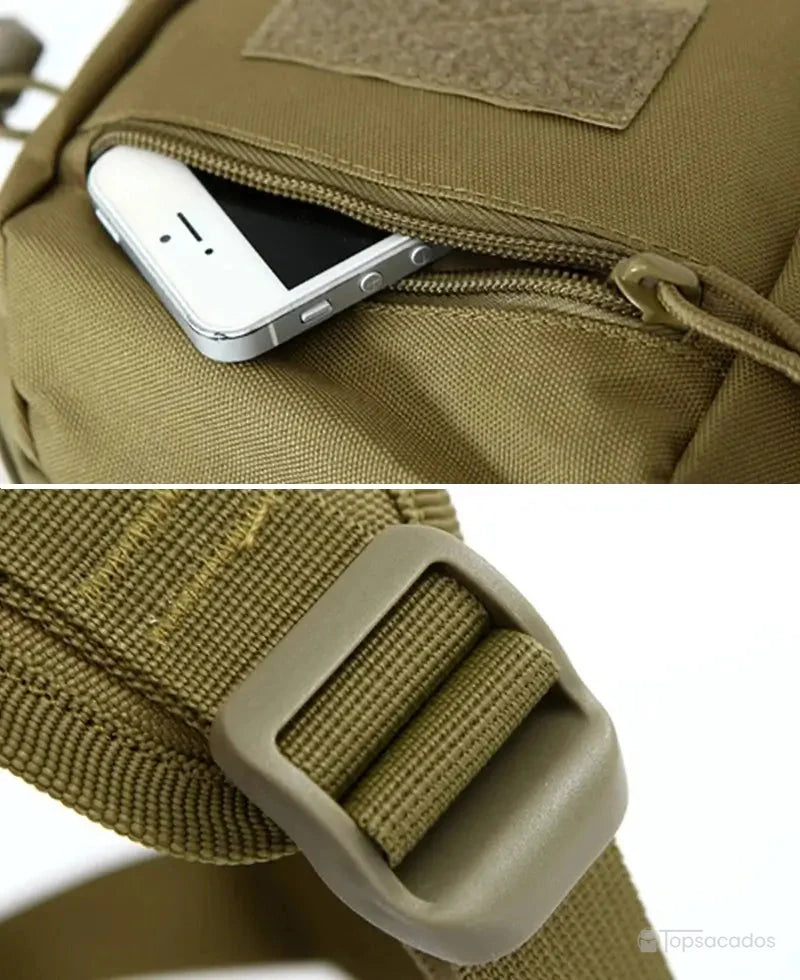 Sac à dos style militaire Femme avec poche zippée ouverte contenant un téléphone portable.
