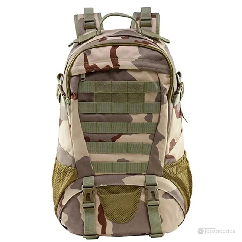 Sac à dos tactique 35 litres motif camouflage désert avec finitions vert olive sur fond neutre
