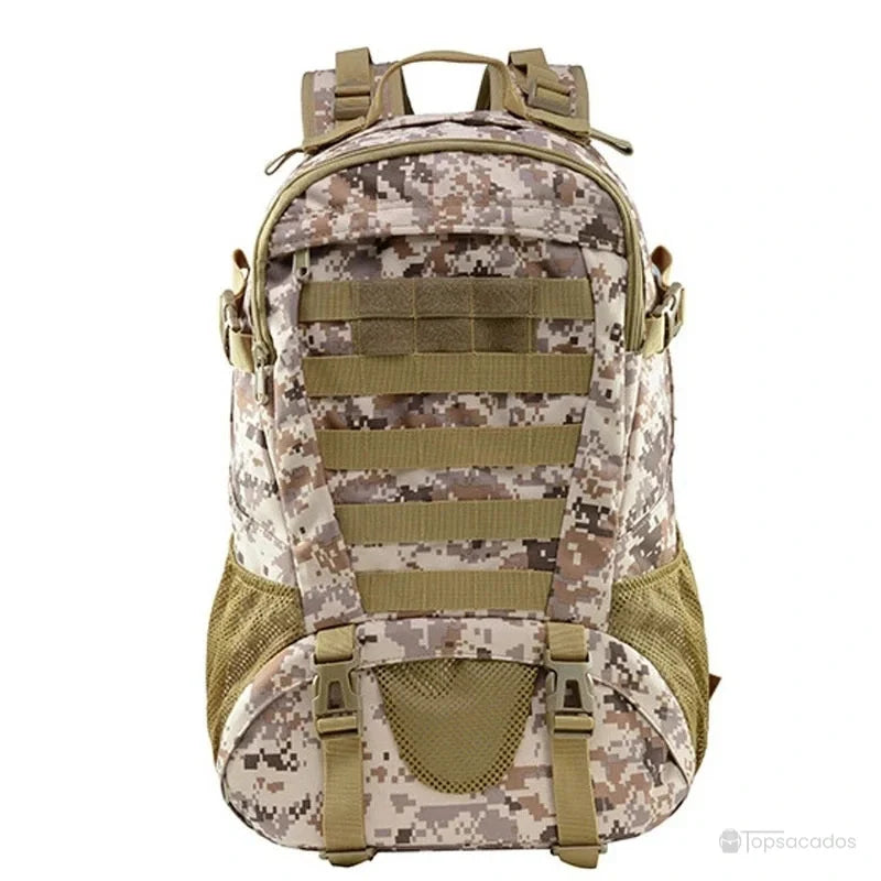 Sac à dos tactique 35 litres camouflage numérique beige et marron clair sur fond blanc