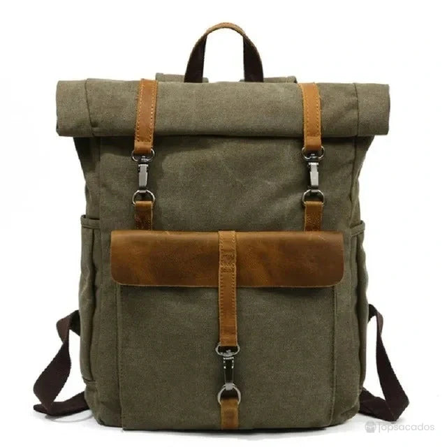 Sac à dos toile Rolltop vert armée avec finitions en cuir marron, photographié de face, parfait pour un usage mixte en ville ou en nature.