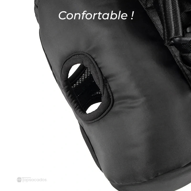 Sac à dos ventral chien mettant en avant l’ouverture renforcée pour les pattes avant