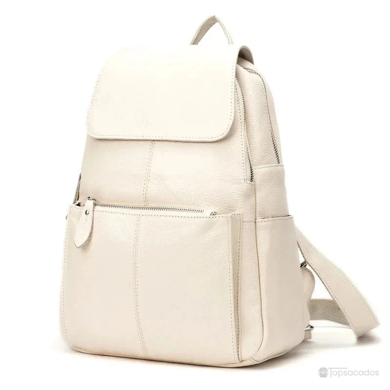 sac à dos ville femme beige en cuir souple avec poche frontale zippée, présenté sur fond blanc pour une vue claire du produit