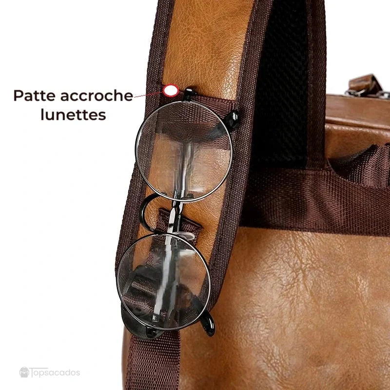 Sac à dos ville homme avec patte d’accroche lunettes sur la bretelle pour un usage pratique au quotidien.