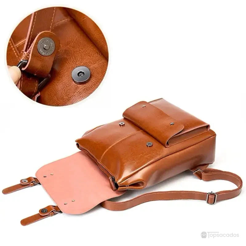 Sac à dos vintage pour femme ouvert à plat montrant l’intérieur spacieux et les fermetures aimantées pratiques, avec vue rapprochée sur les détails de finition.