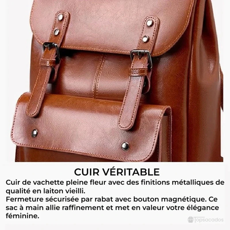 Sac à dos vintage pour femme en cuir marron, gros plan sur la poche avant avec fermetures à boucle et détails en métal vieilli, soulignant l’élégance du rabat magnétique.