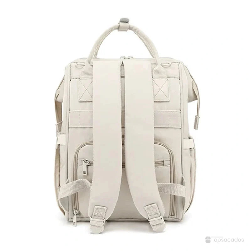 Sac à langer à dos vu de dos, avec bretelles matelassées et poche zippée discrète.