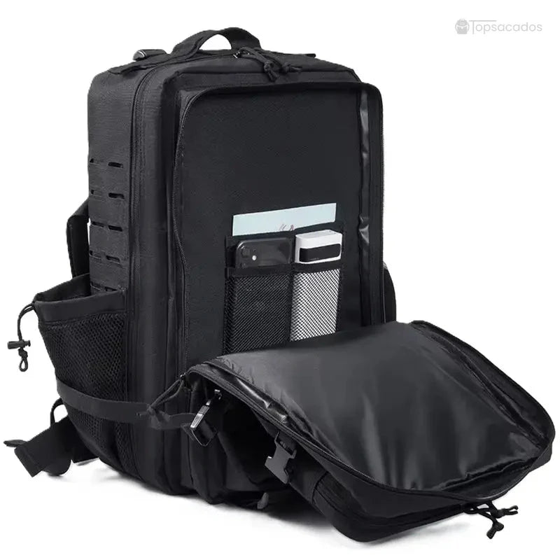 sac a dos militaire noir avec grande poche avant ouverte, révélant un espace de rangement pour tablette et documents