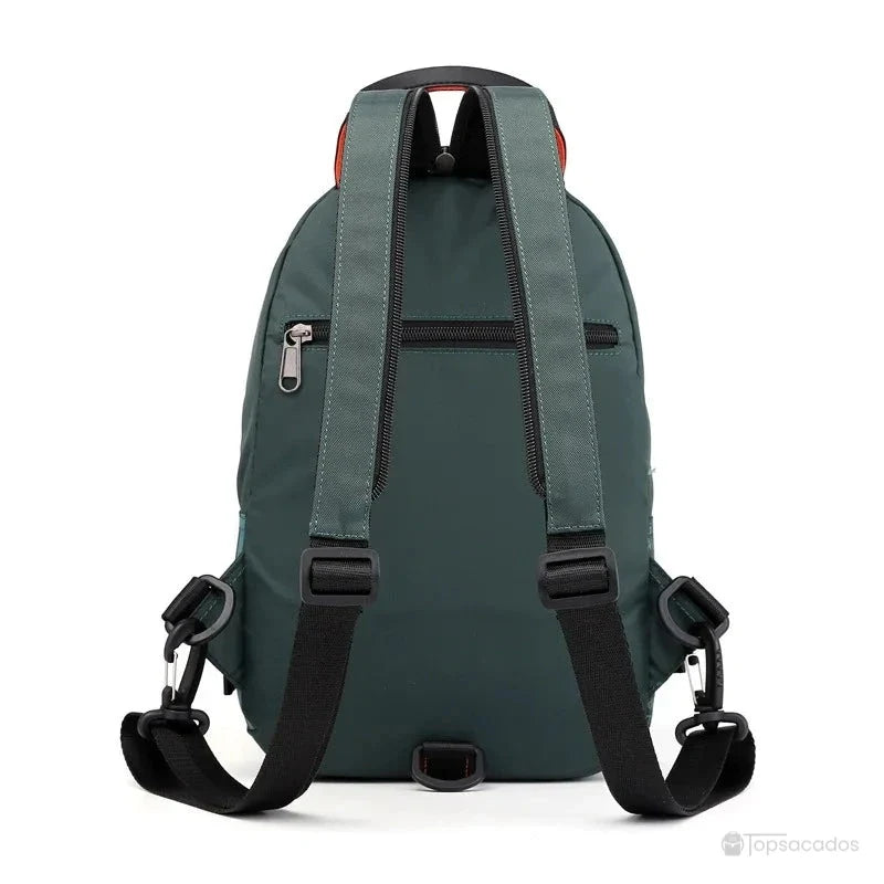 Petit Sac à dos vu de dos, sur fond blanc, mettant en valeur les bretelles ajustables et la poche arrière zippée