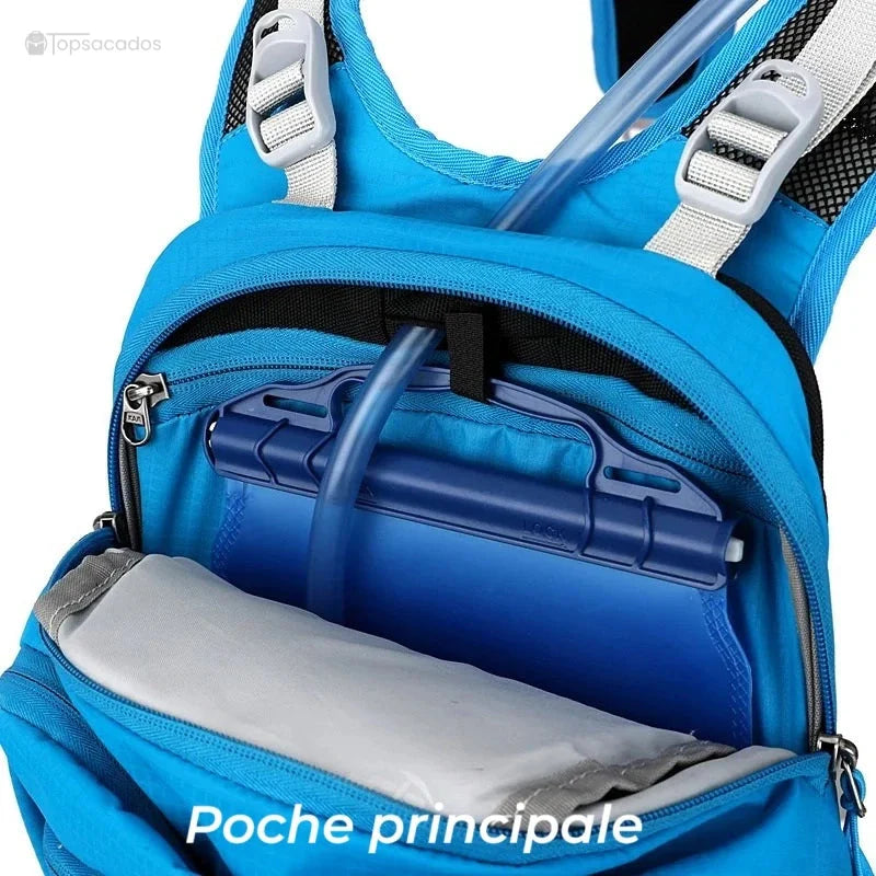 Sac à dos 20 L randonnée compartiment principal avec poche à eau insérée et tuyau d'hydratation apparent