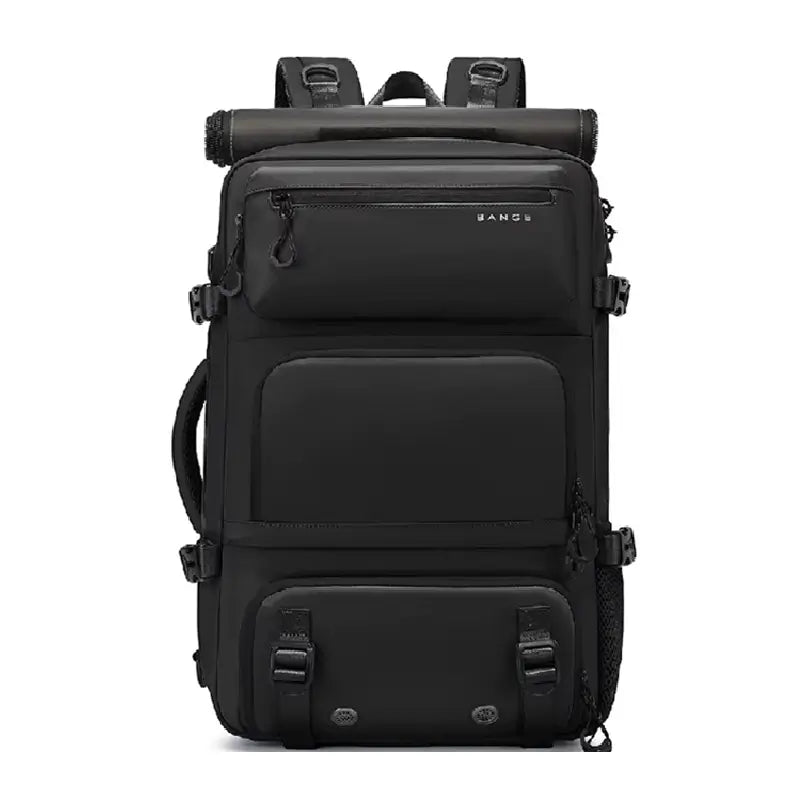 Sac à dos 30L noir avec finitions mates, poches multiples et coutures visibles, capturé en vue frontale pour en souligner la sobriété.