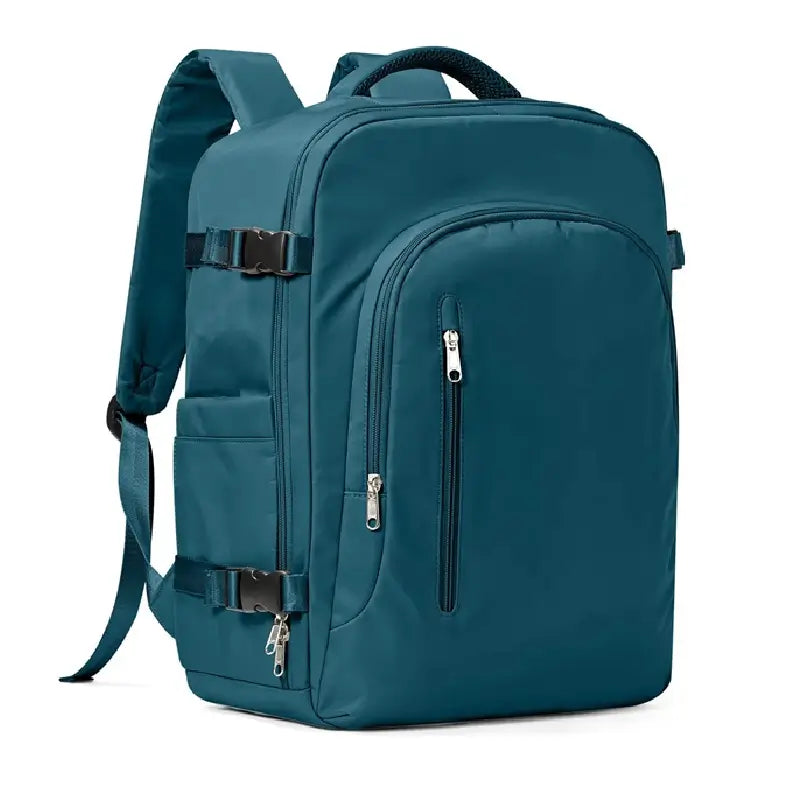 Sac à dos 30 litres bleu paon photographié de biais, poches latérales et doubles fermetures éclairs apparentes