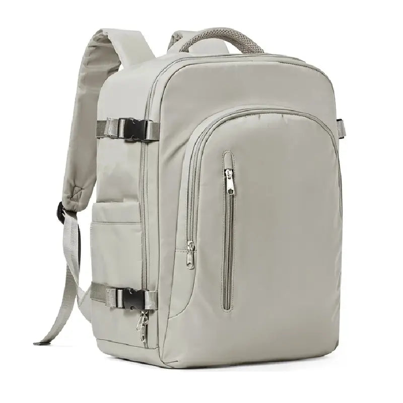 Sac à dos 30 litres beige clair, avec multiples compartiments visibles et design épuré sur fond blanc