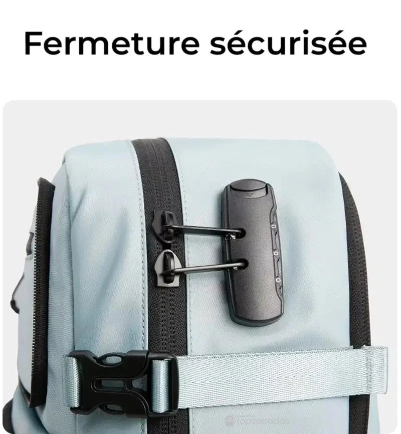 Sac à dos 30L équipé d’une fermeture sécurisée à cadenas intégré, zoom sur la tirette zippée bloquée par un système de sécurité.