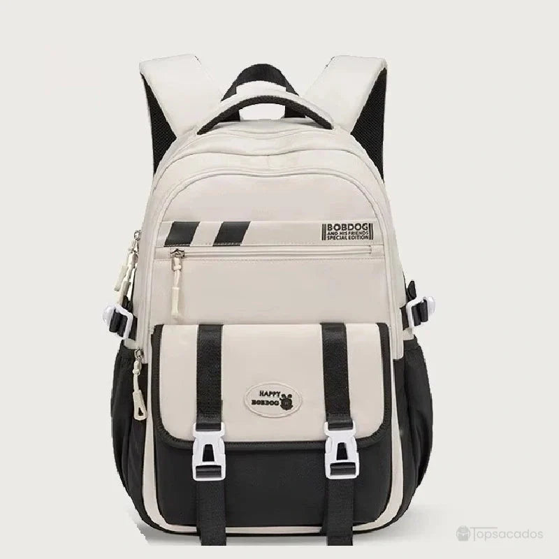Sac à dos ado beige et noir vu de face, avec grande poche à rabat et doubles boucles de sécurité