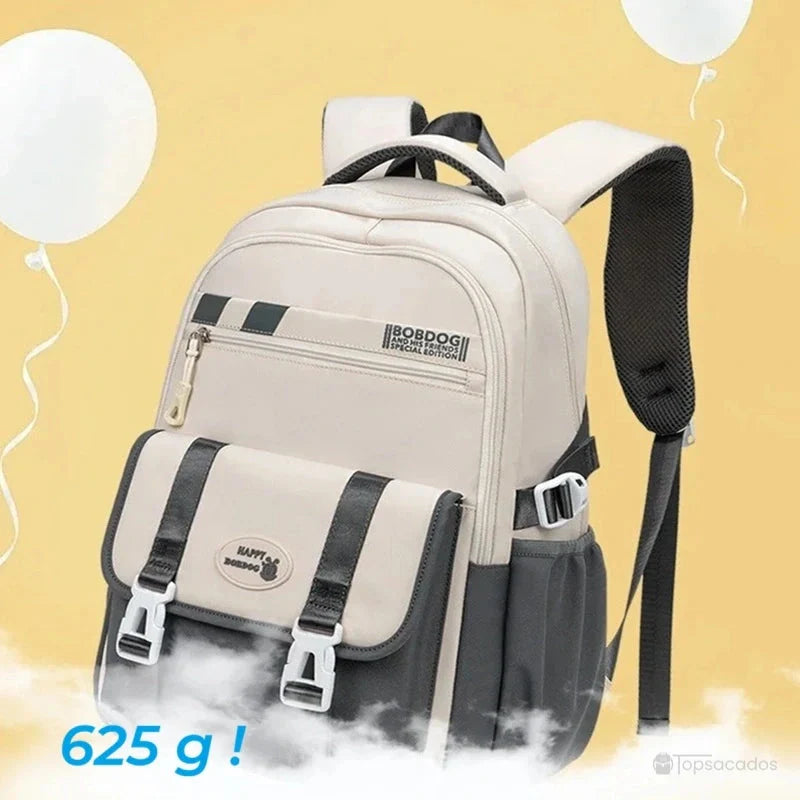 Sac à dos ado beige et gris mis en valeur avec des ballons et du brouillard pour illustrer sa légèreté de 625 grammes