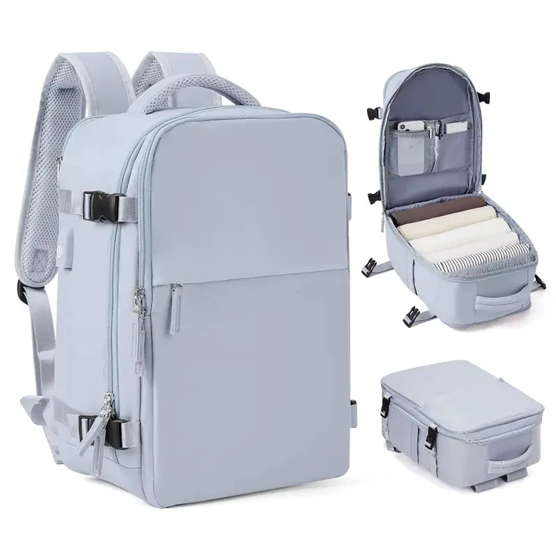 Sac à dos bagage à main bleu clair, format cabine avec multiples compartiments et trousse assortie.