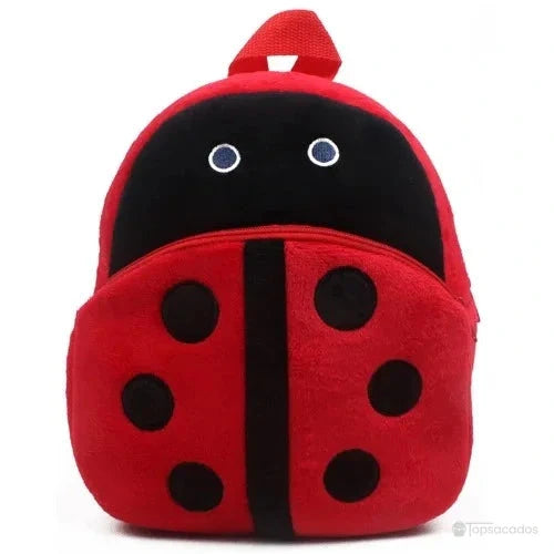 Sac à dos Bébé rouge et noir en peluche représentant une coccinelle avec pois noirs et grands yeux bleus.