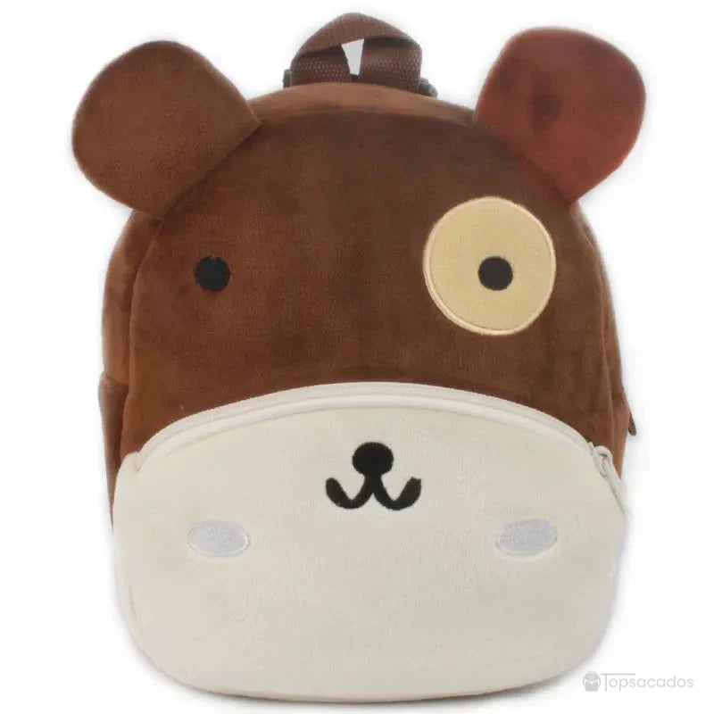 Sac à dos Bébé marron en forme d’ours avec une oreille beige et museau crème, fermeture éclair blanche.