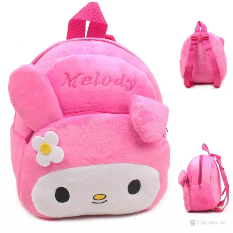 Sac à dos Bébé rose vif avec tête d’animal brodée, inscription 'Melody' et oreille ornée d’une fleur blanche, vu de face et de côté.