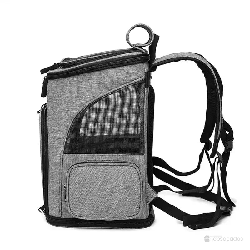 Sac à dos chat pliable vu de profil avec grande poche latérale et panneau en maille respirante, sur fond blanc neutre