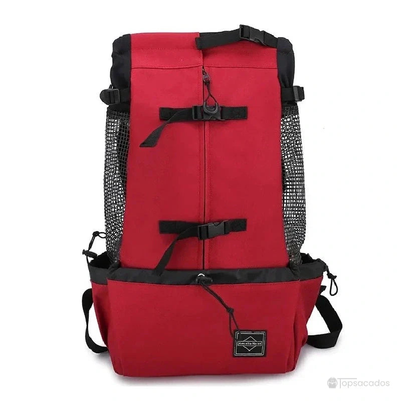 sac a dos chien rouge avec mailles latérales et sangles réglables, vu de face sur fond neutre