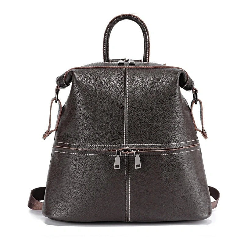 Sac à dos cuir femme en cuir brun café vu de face, couture blanche contrastante