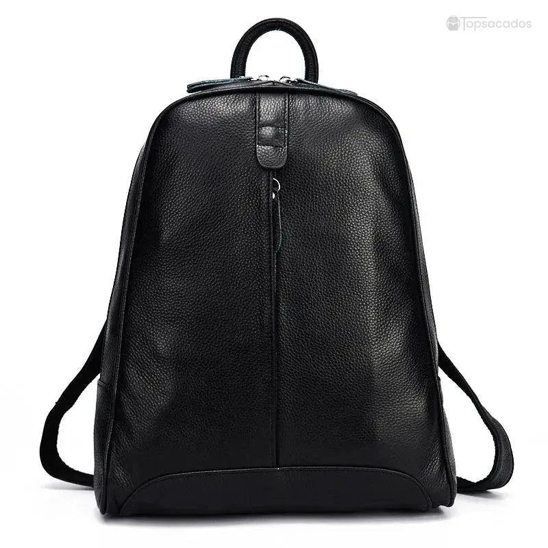 Sac à dos cuir femme tendance noir profond en cuir texturé, photographié en gros plan, convient à un style urbain et sophistiqué.
