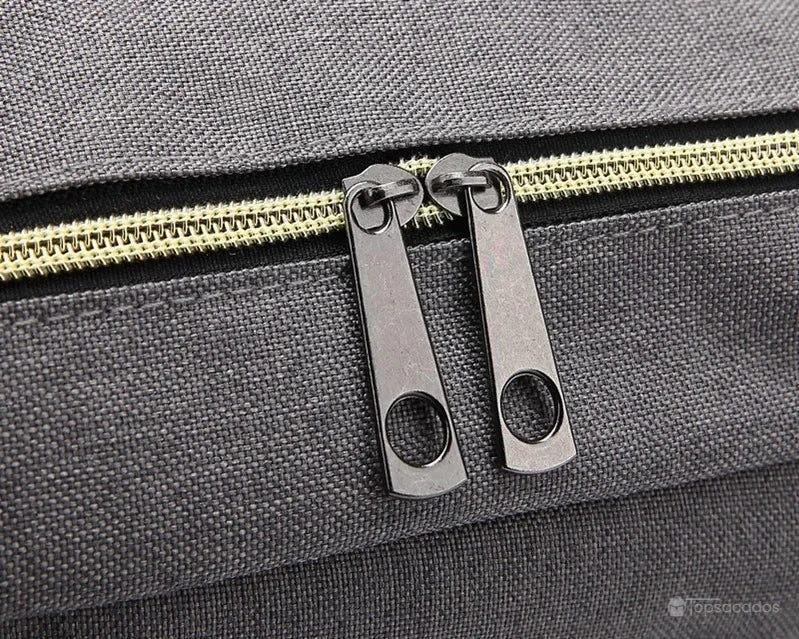Sac à dos école fille gros plan sur double fermeture éclair métallique