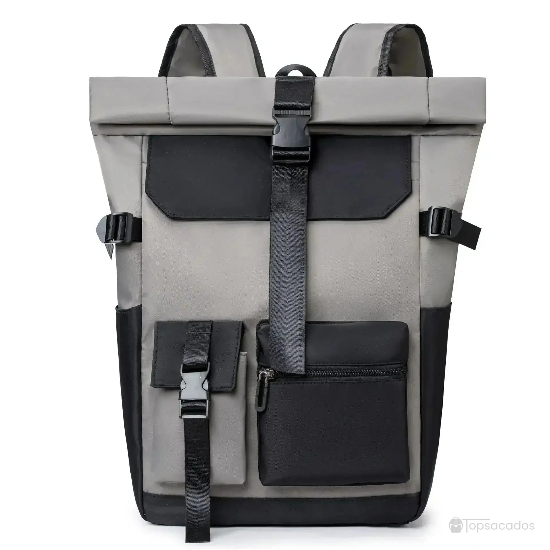 Sac à dos à fermeture enroulable gris foncé avec rabat noir, photographié de face pour révéler ses poches à zip et sa fermeture centrale à clip.