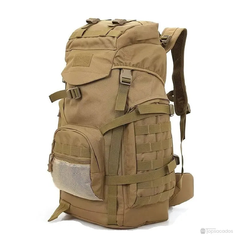 Sac à dos homme voyage teinte sable avec poches latérales renforcées et tissu imperméable, idéal pour baroudeurs