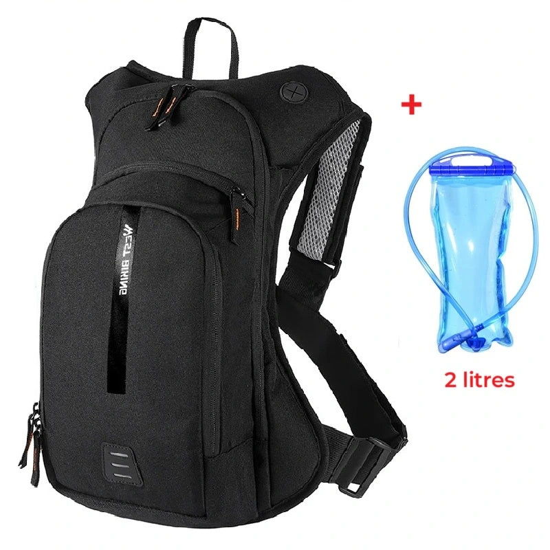 sac à dos hydratation 2 litres avec poche à eau amovible de 2 litres en plastique bleu translucide, présentée à côté du sac