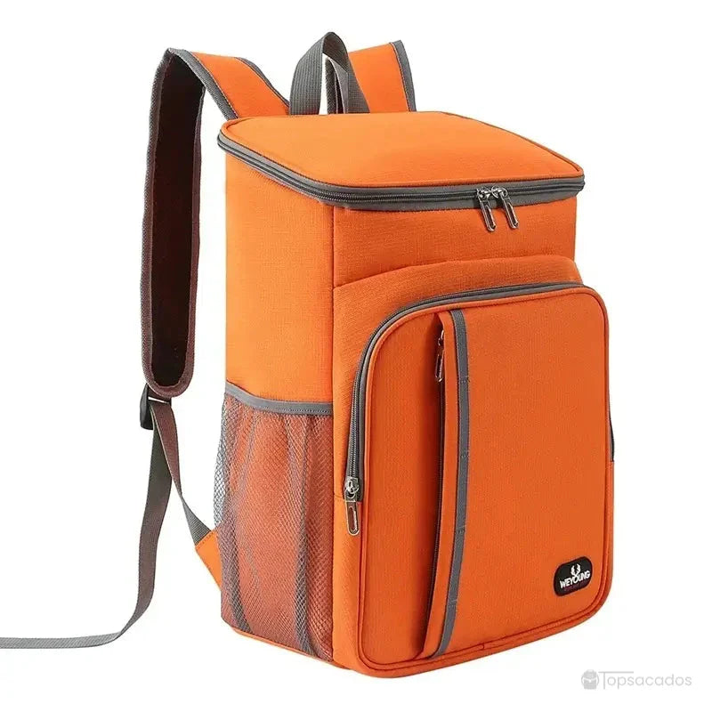 Sac à dos isotherme repas orange vif avec finitions grises, poche frontale arrondie, bretelles contrastées et poches filets sur les côtés.