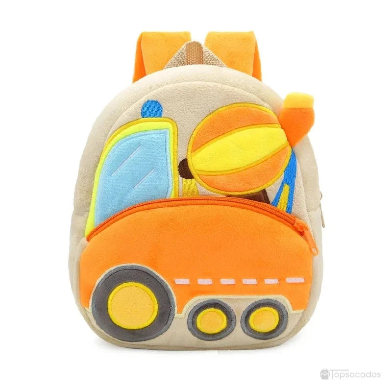 Sac à dos maternelle garçon beige et orange représentant un camion toupie avec des éléments colorés en peluche douce, parfait pour les enfants passionnés de véhicules.