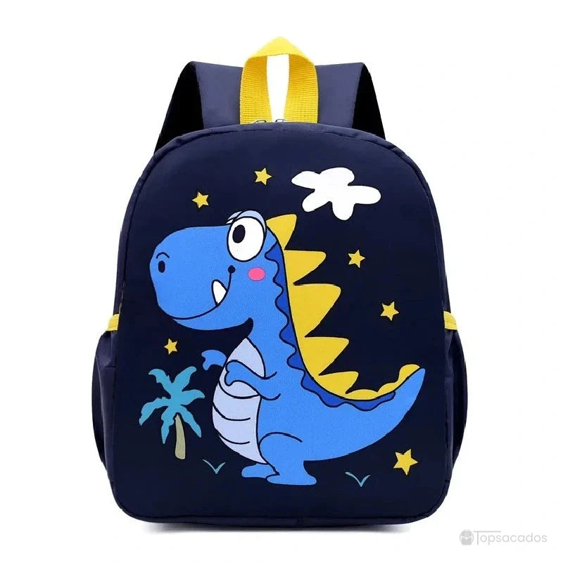 Sac à dos maternelle dinosaure bleu sur fond marine avec étoiles et nuage, vu de face avec détails amusants pour enfant