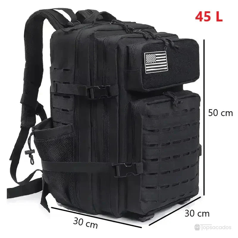sac a dos militaire de 45 litres noir avec indication des dimensions, vu de trois quarts avec bretelles renforcées et structure robuste
