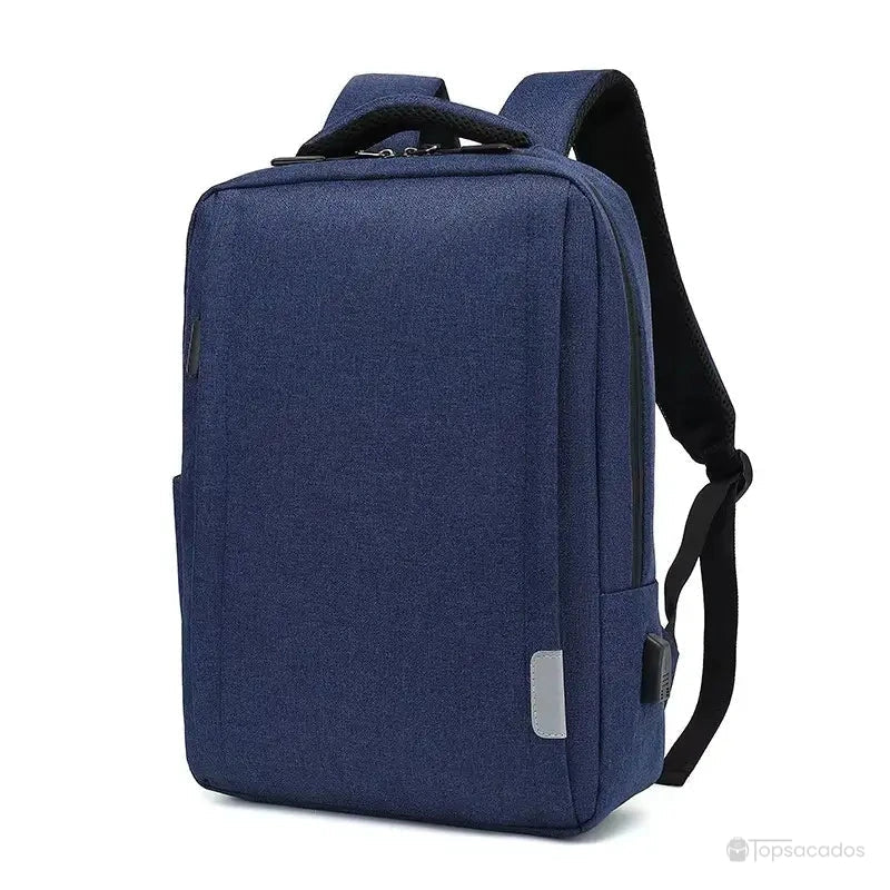 Sac à dos ordinateur Femme bleu marine vu de trois quarts, design rectangulaire et moderne avec tissu texturé et poignée supérieure renforcée.