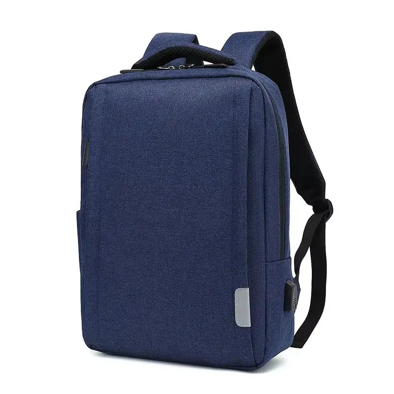 Sac à dos ordinateur Femme bleu marine vu de trois quarts, design rectangulaire et moderne avec tissu texturé et poignée supérieure renforcée.