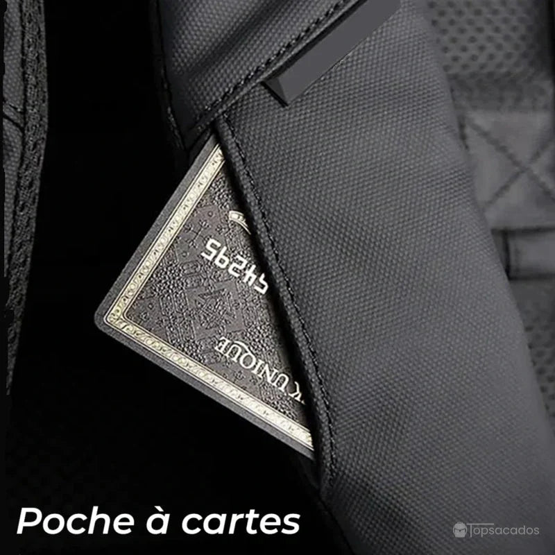 Sac à dos ordinateur portable ouverture par le dessus avec petite poche discrète contenant une carte bancaire