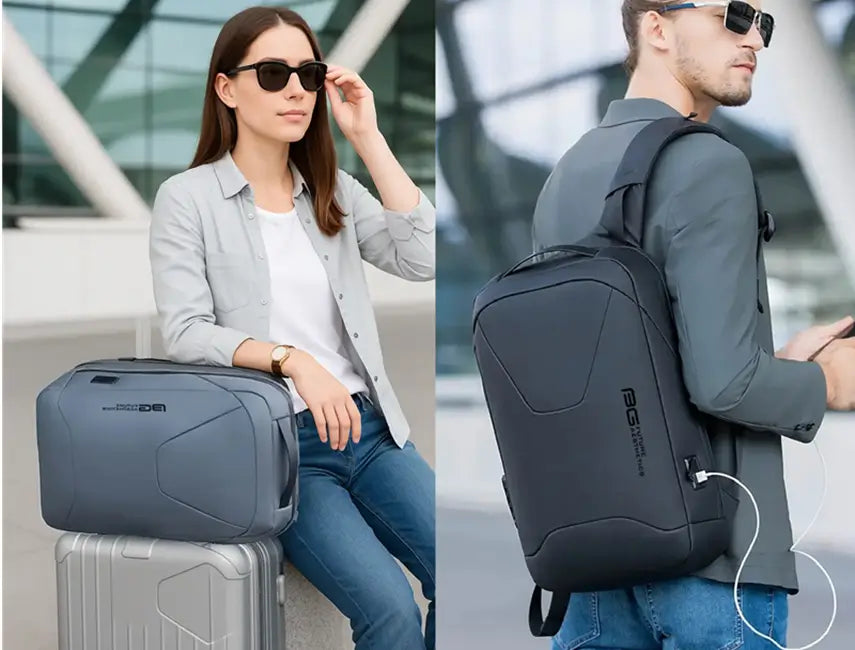 Sac à dos pc portable avec port usb posé sur une valise en aluminium, à côté d’une femme en chemise claire portant des lunettes de soleil