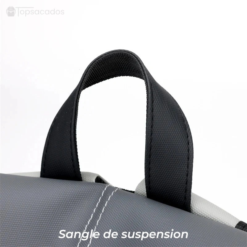 Sac à dos pour étudiant avec vue rapprochée de la sangle de suspension noire située sur le dessus, pratique pour accrocher le sac.