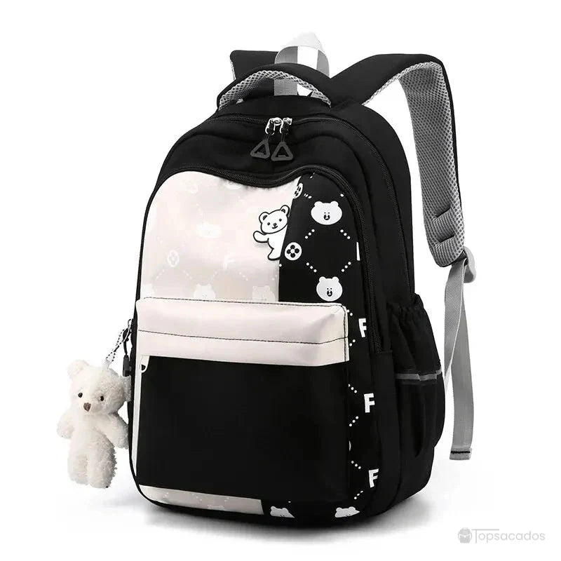 Sac à dos primaire fille noir et blanc avec motif d'ours, accroche ourson peluche, sur fond blanc.