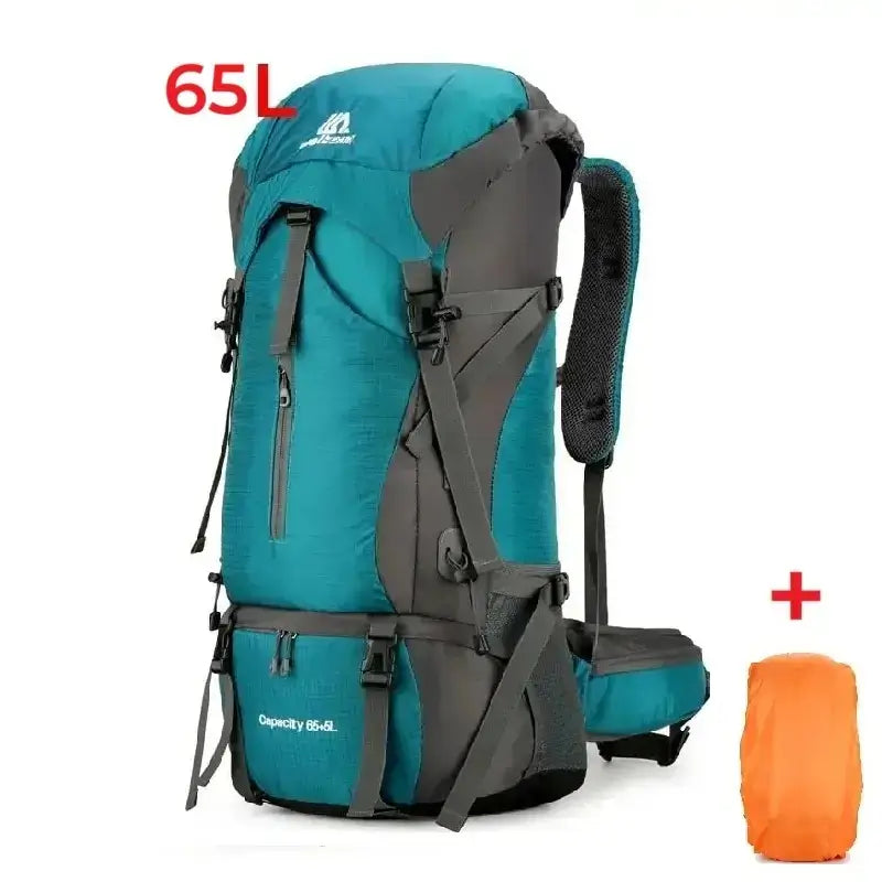 Sac à dos randonnée étanche 65 litres vert foncé, affiché avec housse de pluie orange incluse