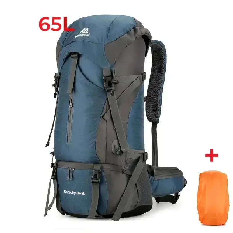 Sac à dos randonnée étanche 65 litres bleu nuit, présenté avec housse de pluie orange et logo de la marque visible