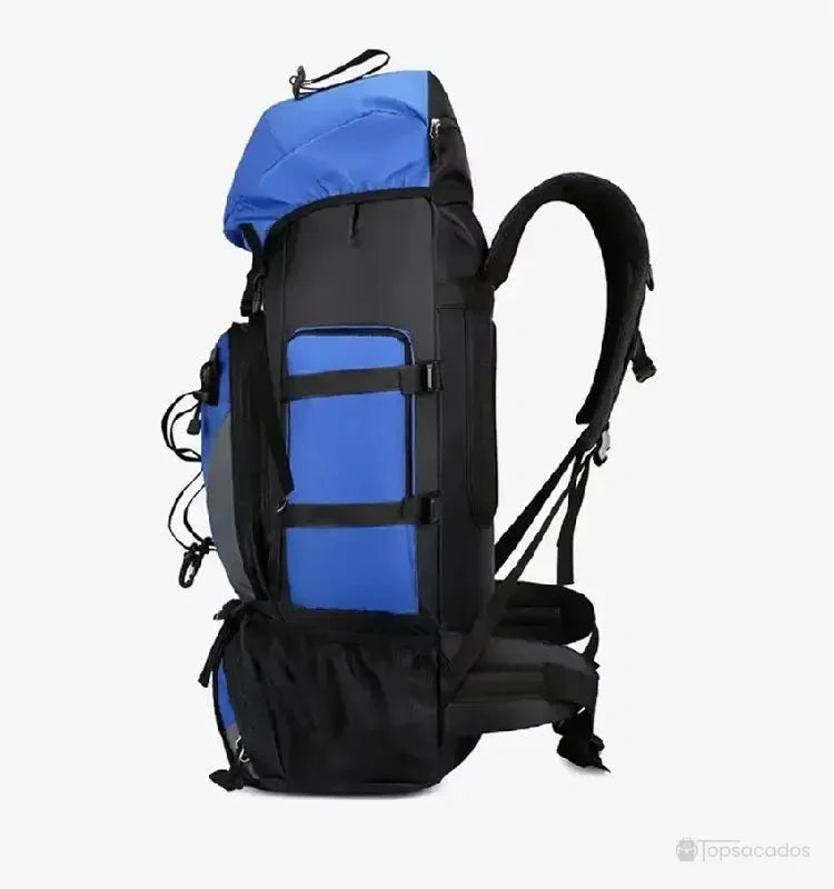 Sac à dos randonnée bleu vue de profil, mettant en valeur les poches latérales et le système de maintien ergonomique.