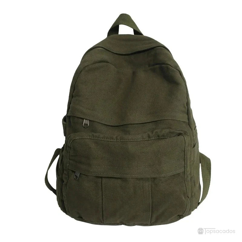Sac à dos toile vert uni vu de face, design sobre avec poches avant fonctionnelles