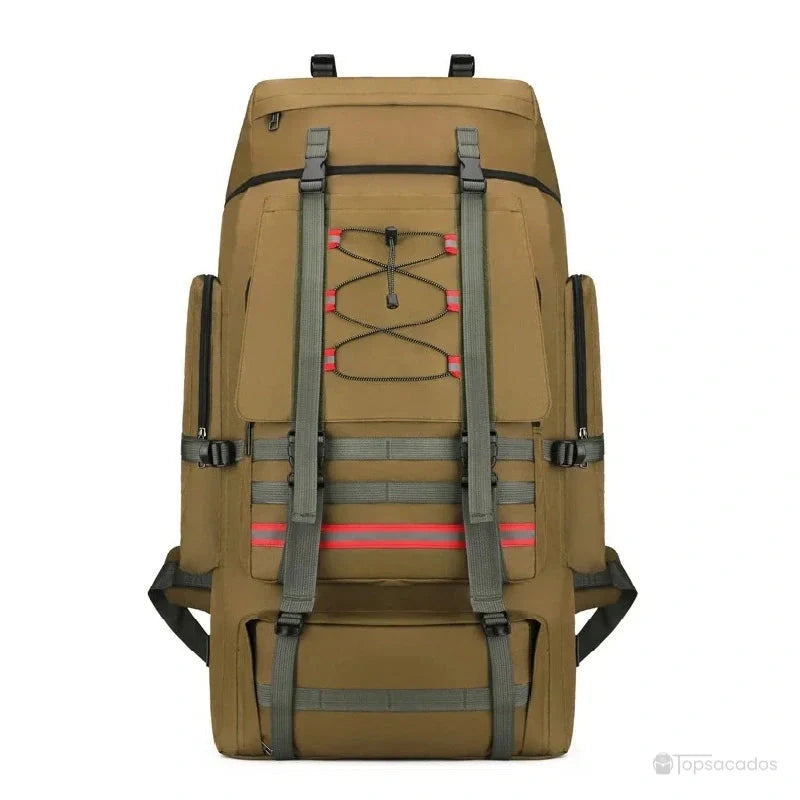 Sac à dos trekking kaki vu de face, avec sangles renforcées et bandes réfléchissantes rouges.