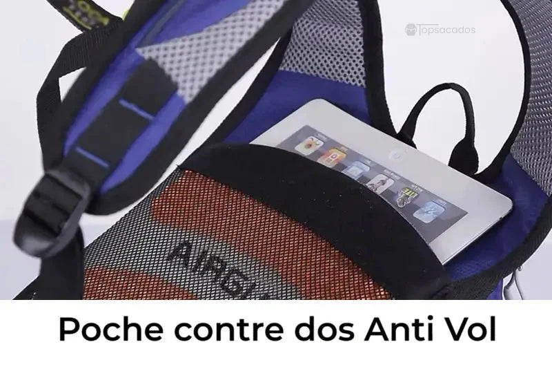 Sac à dos vélo avec poche à eau et compartiment antivol discret contre le dos contenant une tablette.