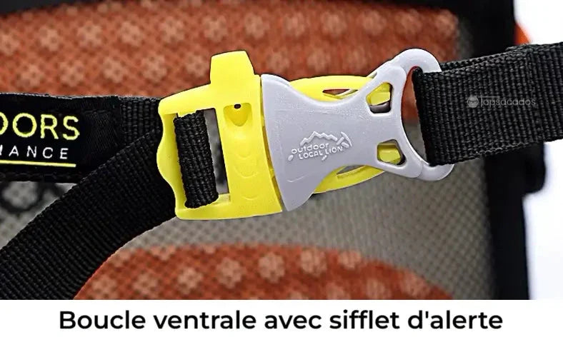 Sac à dos vélo avec poche à eau équipé d'une boucle ventrale jaune avec sifflet d’alerte intégré pour plus de sécurité.