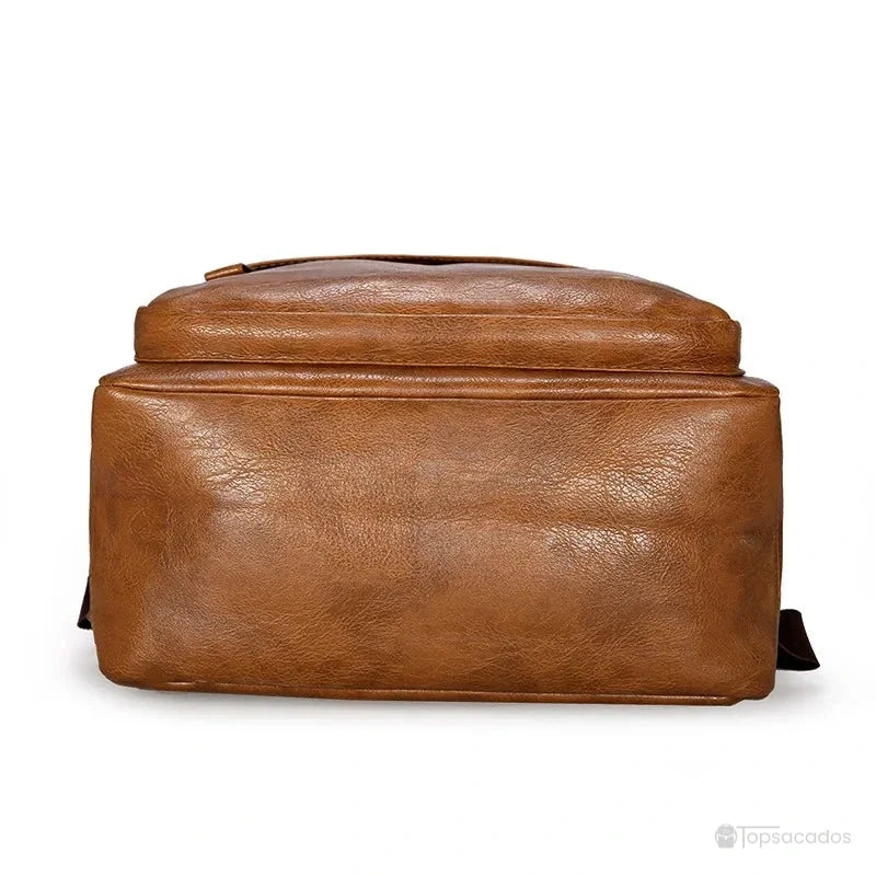 Sac à dos ville homme vu de dessous, base renforcée pour plus de résistance à l’usure quotidienne.